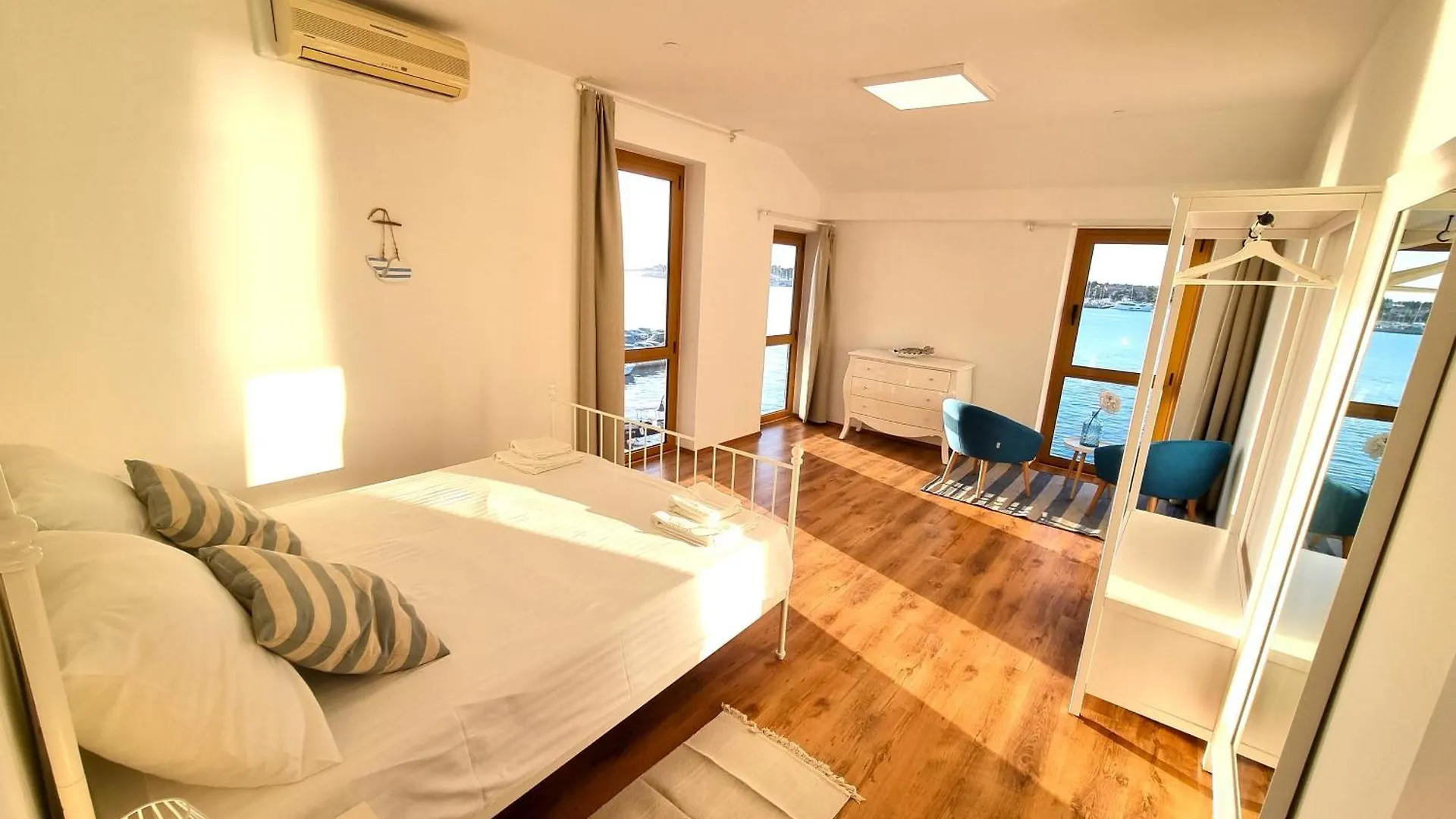 Umag Seafront Seaview Center Apartments Old Town 1,2,3,4 By Rentistra