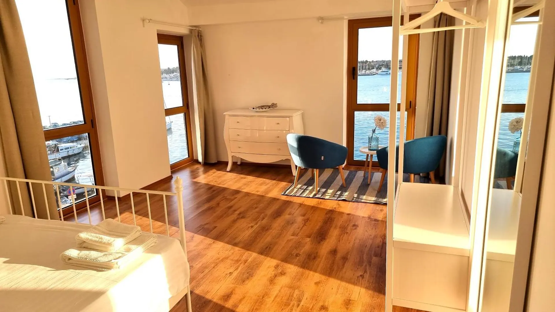 Umag Seafront Seaview Center Apartments Old Town 1,2,3,4 By Rentistra 0*,  Croatia