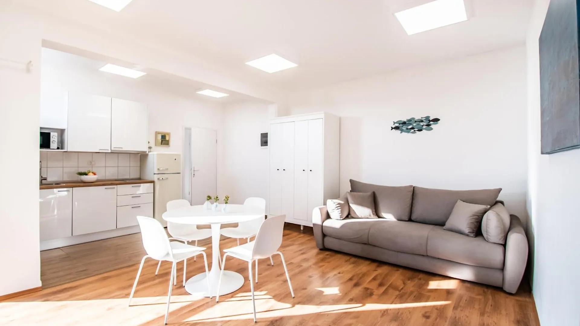 Umag Seafront Seaview Center Apartments Old Town 1,2,3,4 By Rentistra Croatia