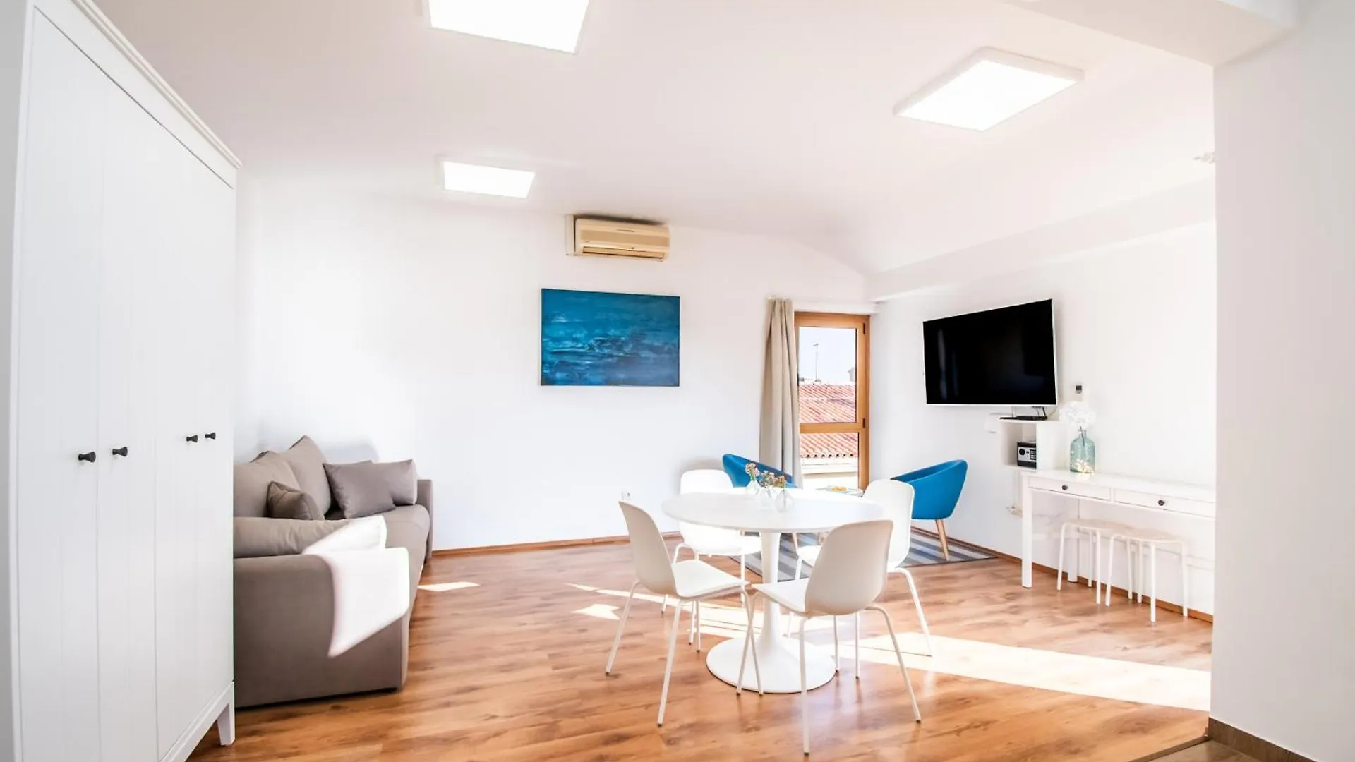 Umag Seafront Seaview Center Apartments Old Town 1,2,3,4 By Rentistra 0*,  Croatia