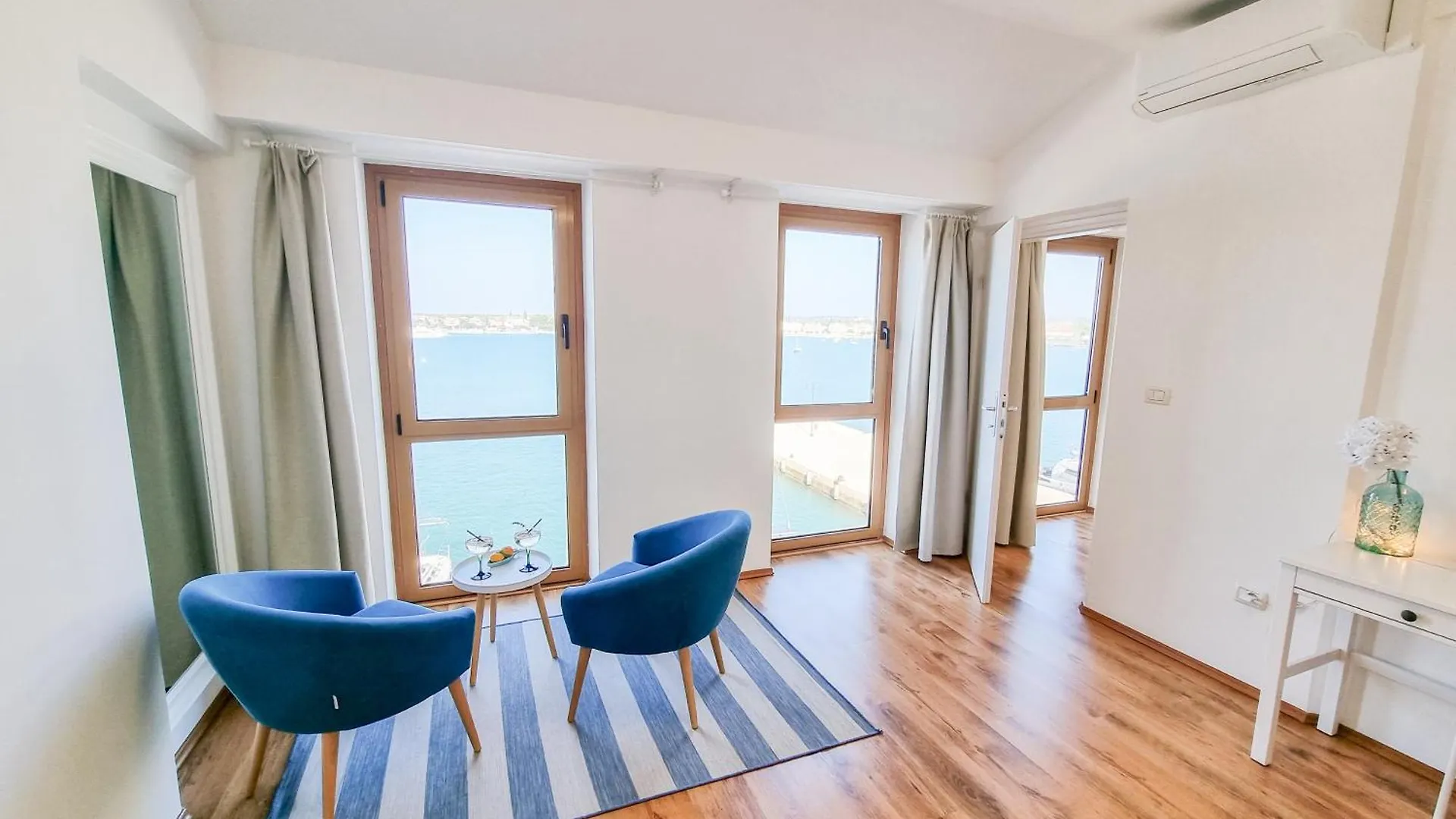 Umag Seafront Seaview Center Apartments Old Town 1,2,3,4 By Rentistra