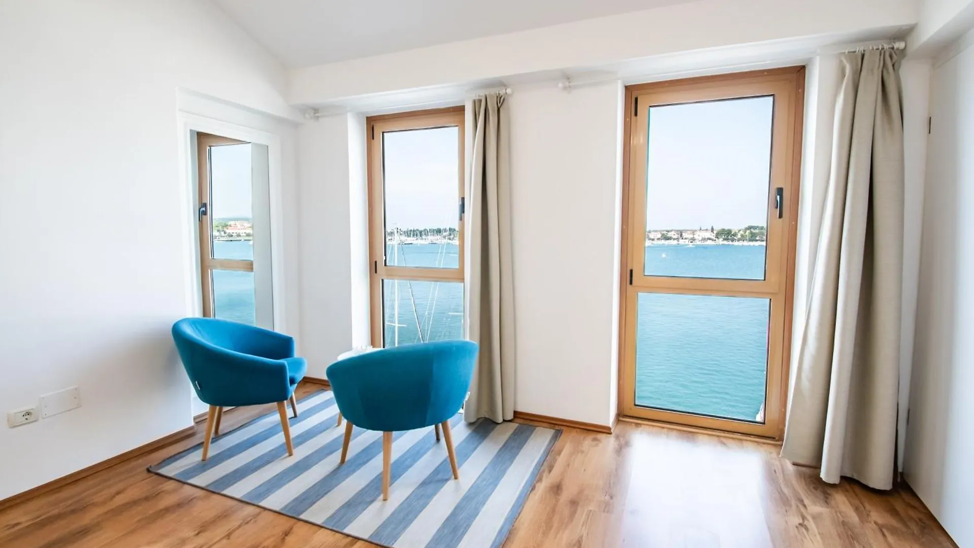 Umag Seafront Seaview Center Apartments Old Town 1,2,3,4 By Rentistra
